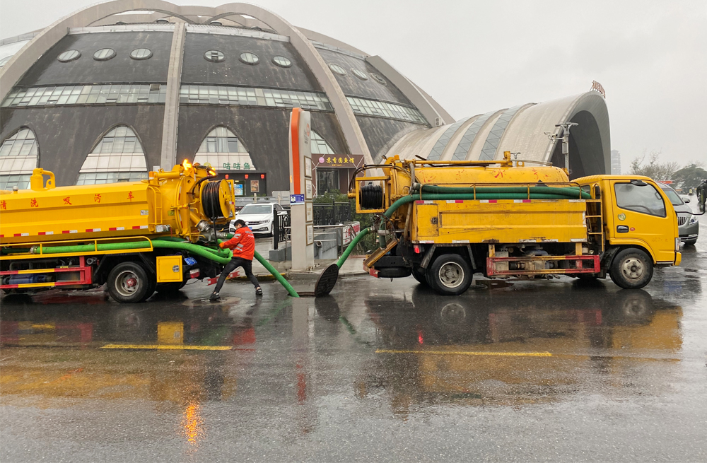 青马村商场管道清淤